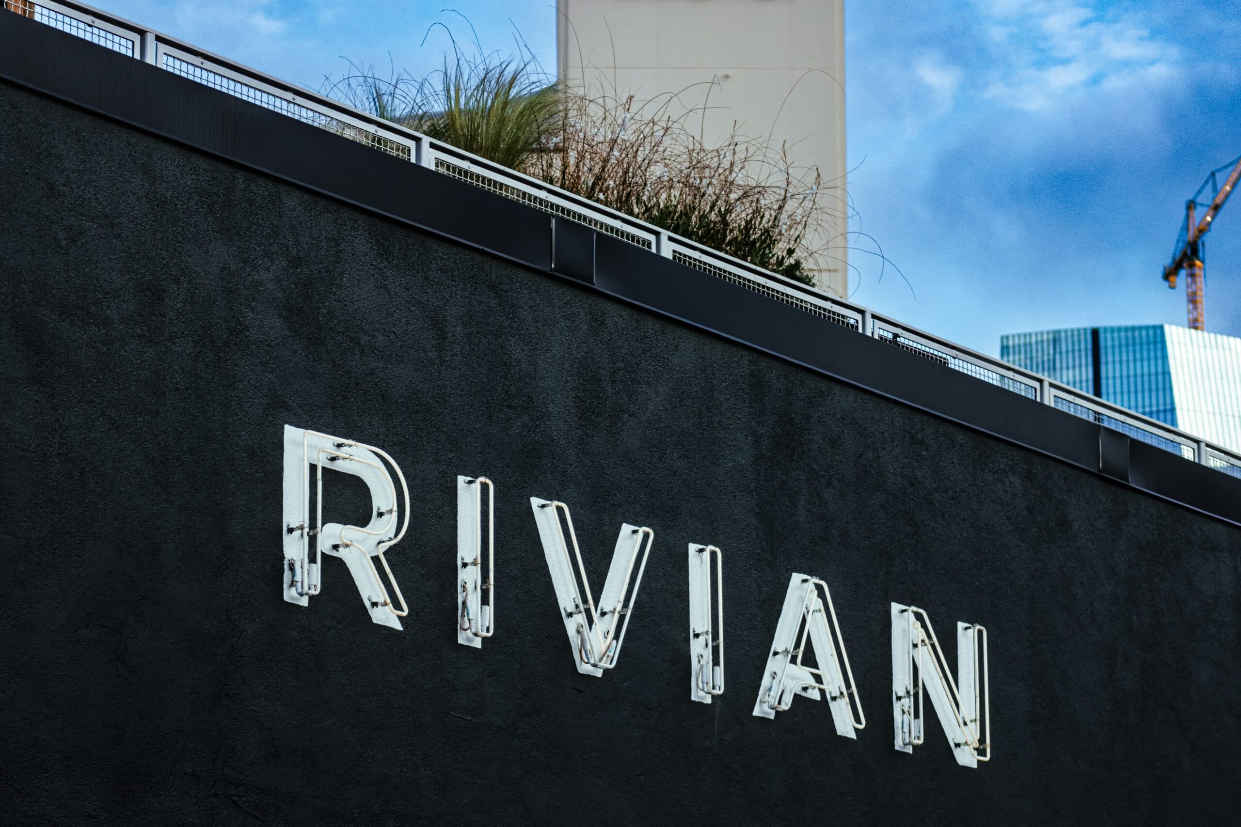 미래 자동차 리포트] 자연을 품은 기술, 아웃도어 EV의 개척자 ‘리비안(Rivian)’이 이끄는 감성 공학