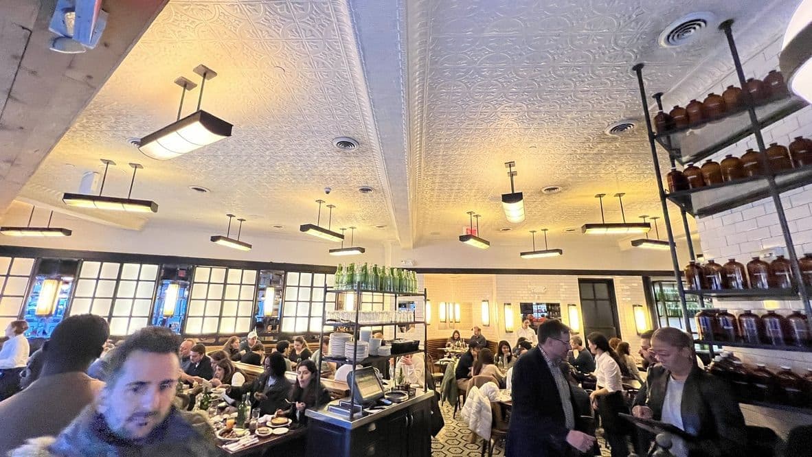 링컨센터 옆, 일상 속 무대 위의 브라서리"brasserie" 더 스미스