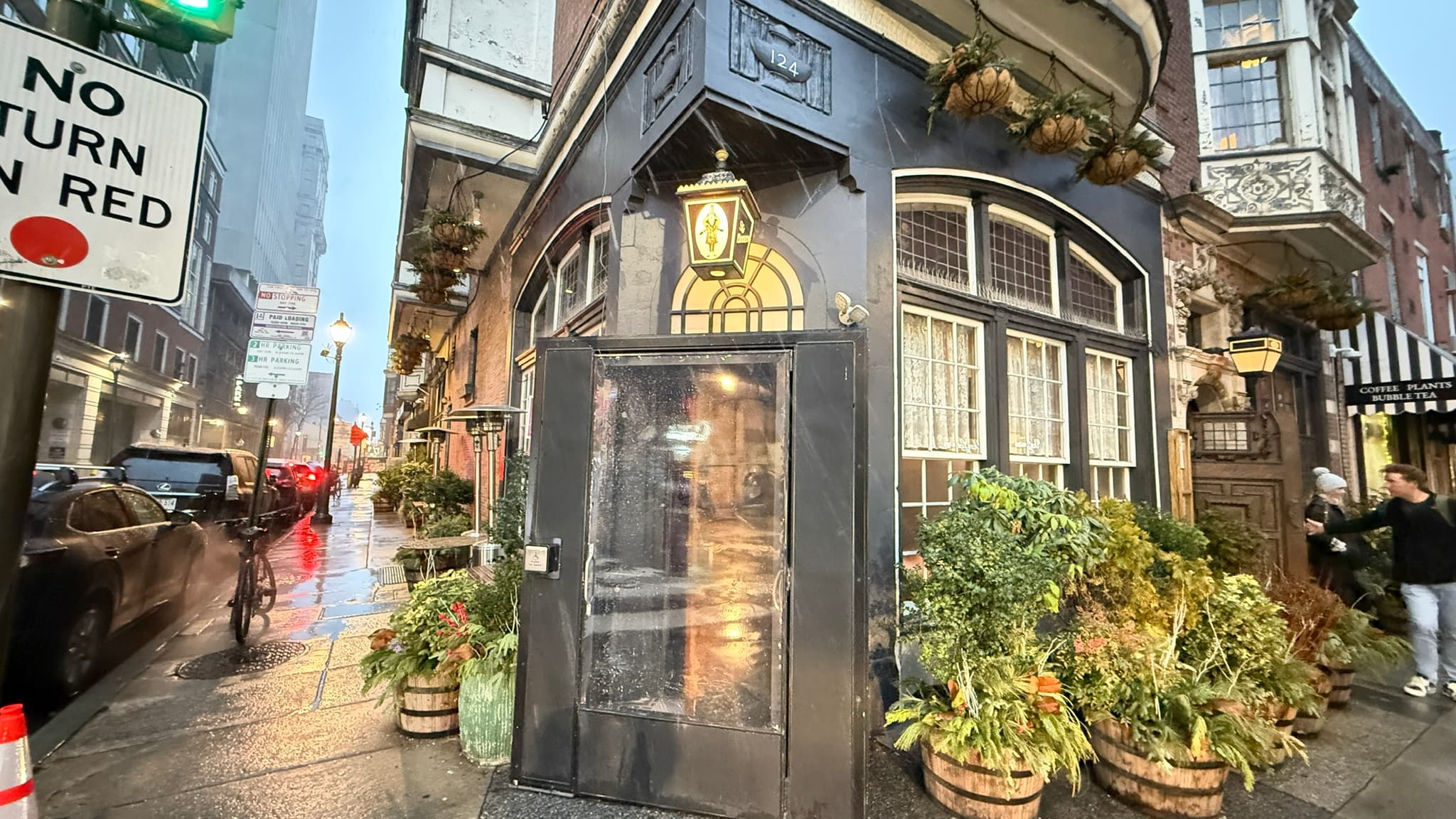 필라델피아 한복판에서 마주하는 영국의 우아함: 더 댄딜라이언(The Dandelion) 리뷰